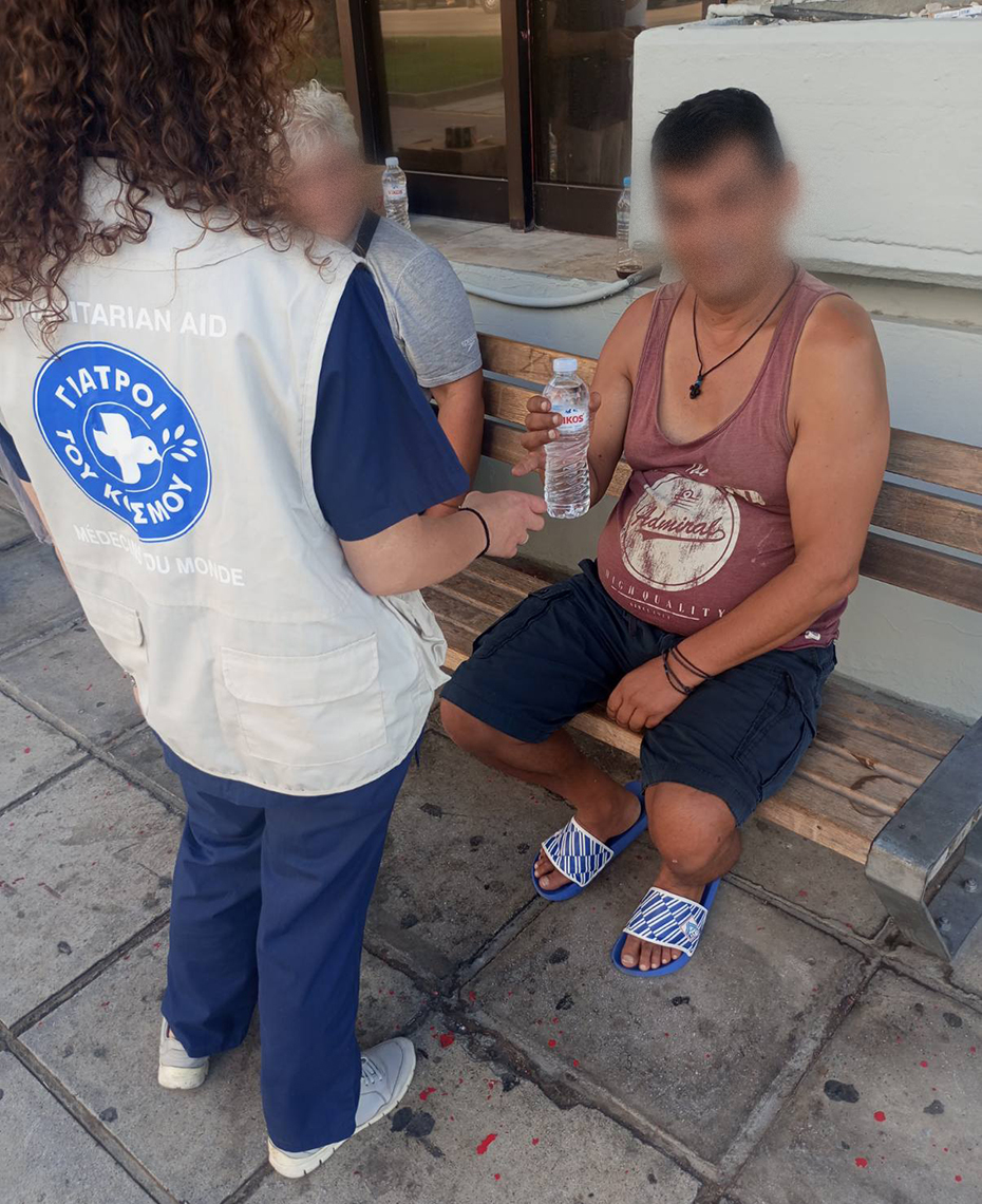 Γιατροί του Κόσμου Ελλάδας-In the grip of heat and homelessness